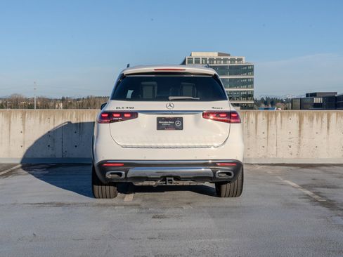 Used 2025 Mercedes-Benz GLS 450 4MATIC image 5