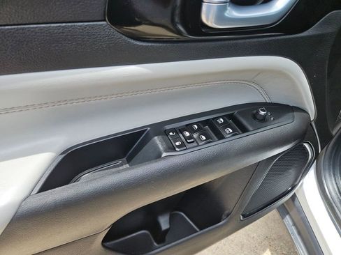 Used 2025 Jeep Compass Limited AWD/4WD image 15