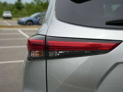 Used 2020 Toyota Highlander Limited FWD image 40