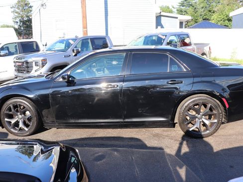 Used 2022 Chrysler 300 S w/ Comfort Group RWD image 2