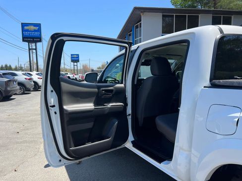Used 2023 Toyota Tacoma SR5 AWD/4WD image 32