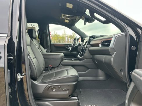 Used 2025 GMC Yukon Denali AWD/4WD image 10