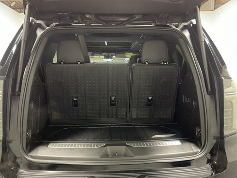 Used 2025 Chevrolet Tahoe High Country AWD/4WD image 19