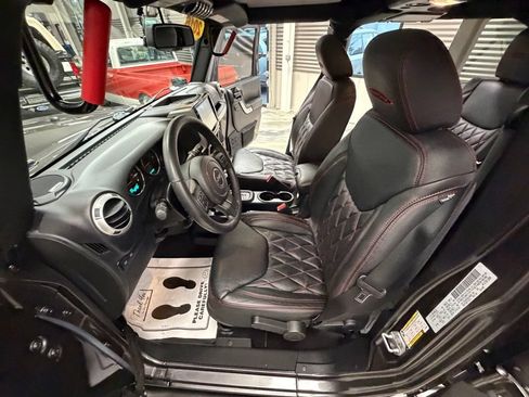 Used 2016 Jeep Wrangler Unlimited Rubicon w/ Connectivity Group AWD/4WD image 58