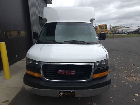 Used 2017 GMC Savana 3500 image 7