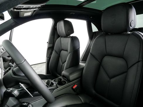 Used 2026 Porsche Macan AWD/4WD image 5