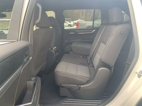 Used 2025 GMC Acadia Elevation image 15