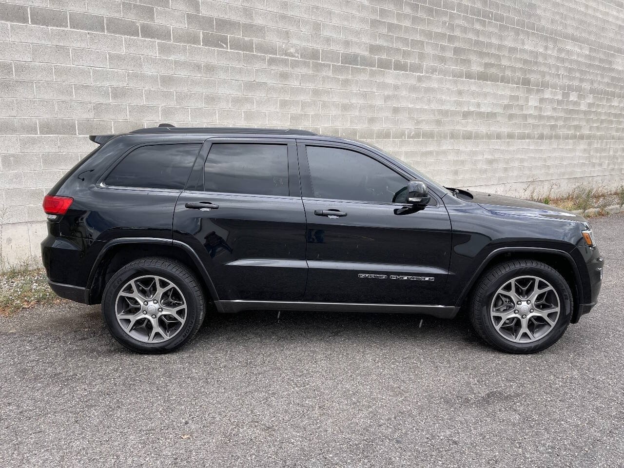 Used 2018 Jeep Grand Cherokee Limited AWD/4WD image 4