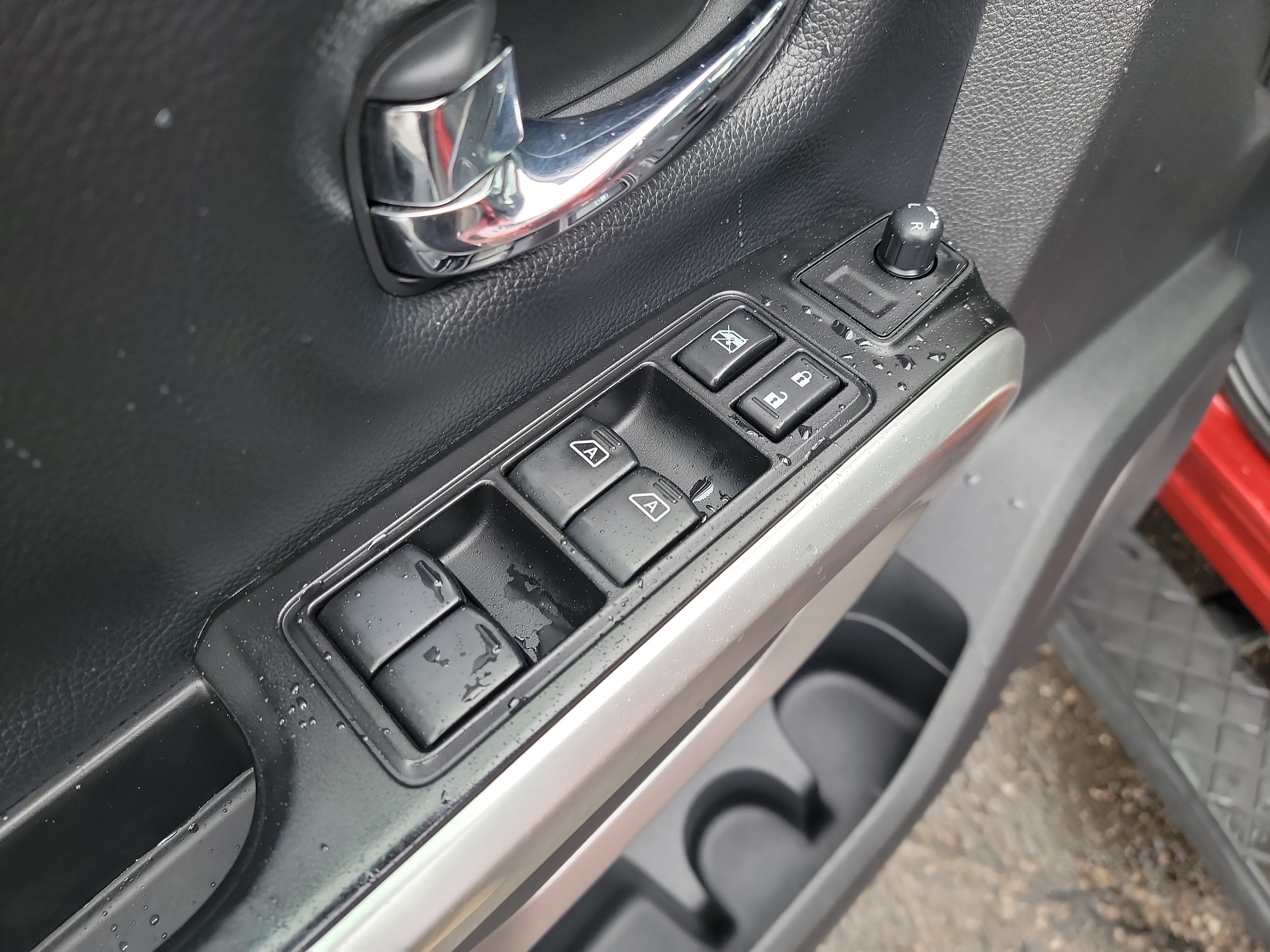 Used 2019 Nissan Titan SV w/ SV Convenience Package AWD/4WD image 14