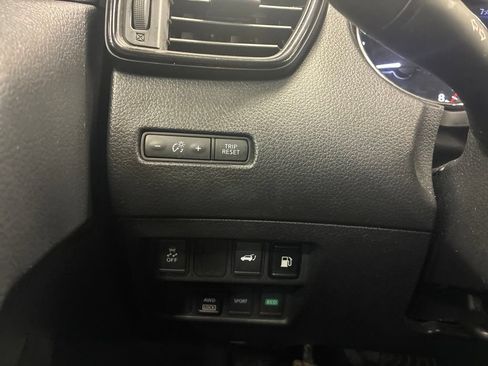 Used 2018 Nissan Rogue SV AWD/4WD image 26