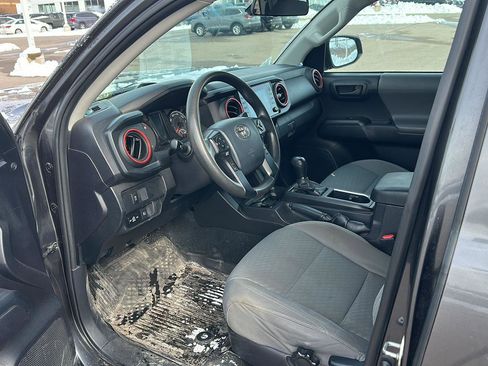 Used 2020 Toyota Tacoma SR image 8