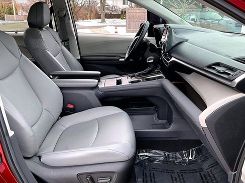 Used 2022 Toyota Sienna XLE image 28