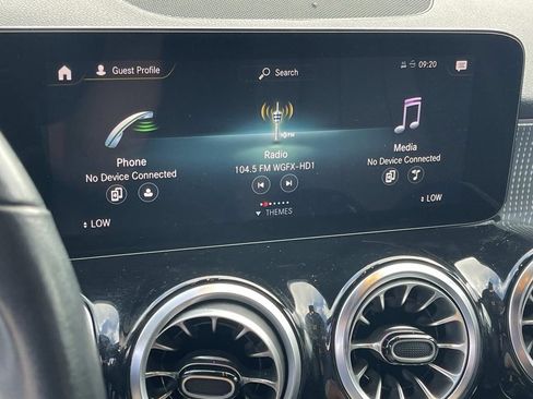 Used 2022 Mercedes-Benz GLB 250 image 32