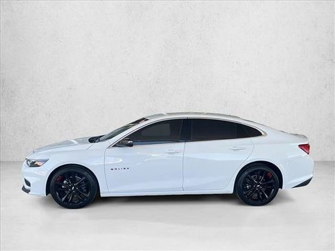 Used 2018 Chevrolet Malibu LT w/ Leather Package FWD image 2