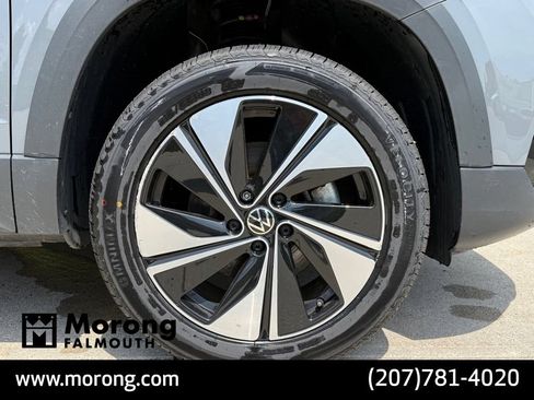 Used 2023 Volkswagen Taos SE w/ Panoramic Sunroof Package AWD/4WD image 8