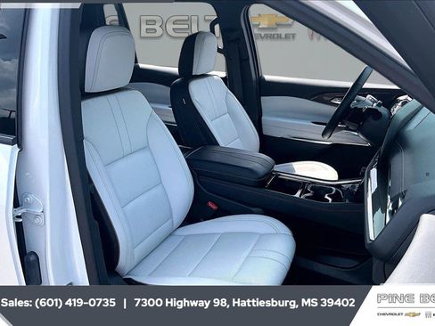 Used 2025 Chevrolet Traverse High Country FWD image 6