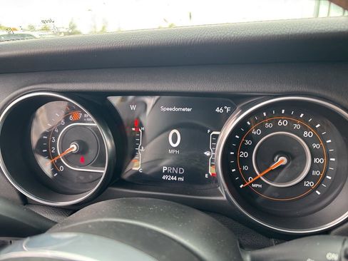 Used 2021 Jeep Wrangler Unlimited Sahara AWD/4WD image 7