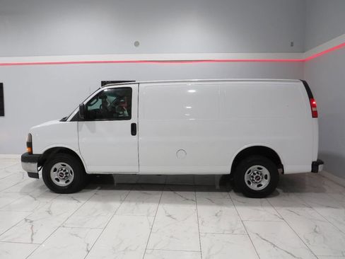 Used 2018 GMC Savana 2500 w/ Chrome Appearance Package image 9