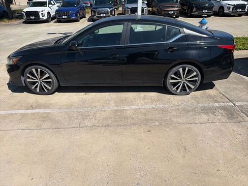 Used 2020 Nissan Altima 2.5 SR image 1