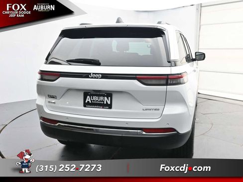 Used 2025 Jeep Grand Cherokee Limited AWD/4WD image 4