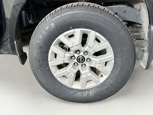 Used 2022 Nissan Frontier SV image 11