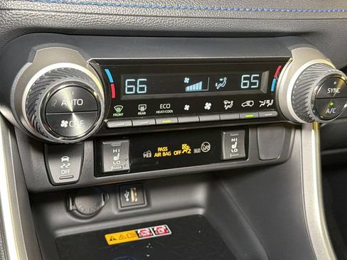 Used 2025 Toyota RAV4 XSE w/ Advanced Technology Package AWD/4WD image 29