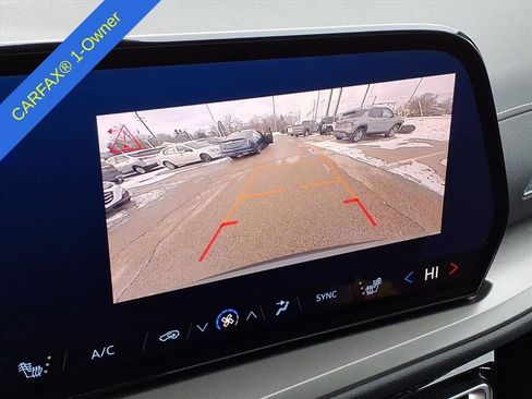 Used 2025 Chevrolet Traverse LT image 23