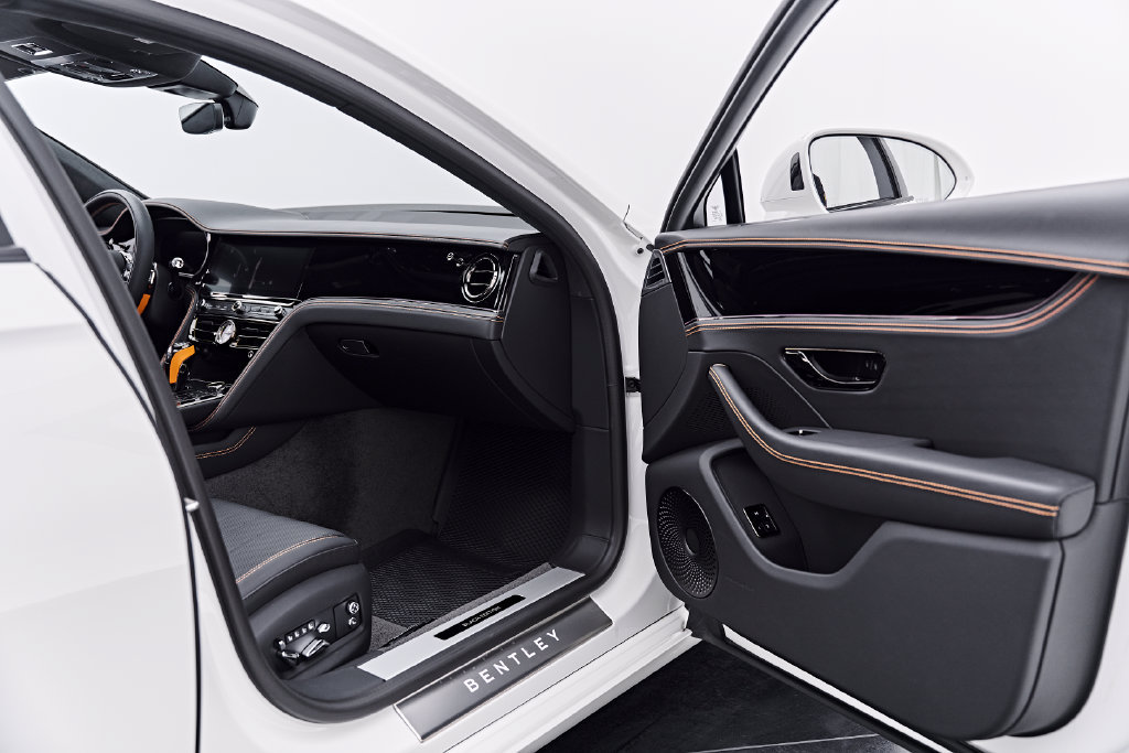 Used 2025 Bentley Flying Spur Plug-In Hybrid AWD/4WD image 24