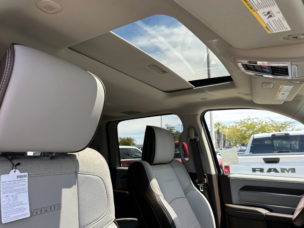 New 2026 RAM 2500 Laramie AWD/4WD image 16