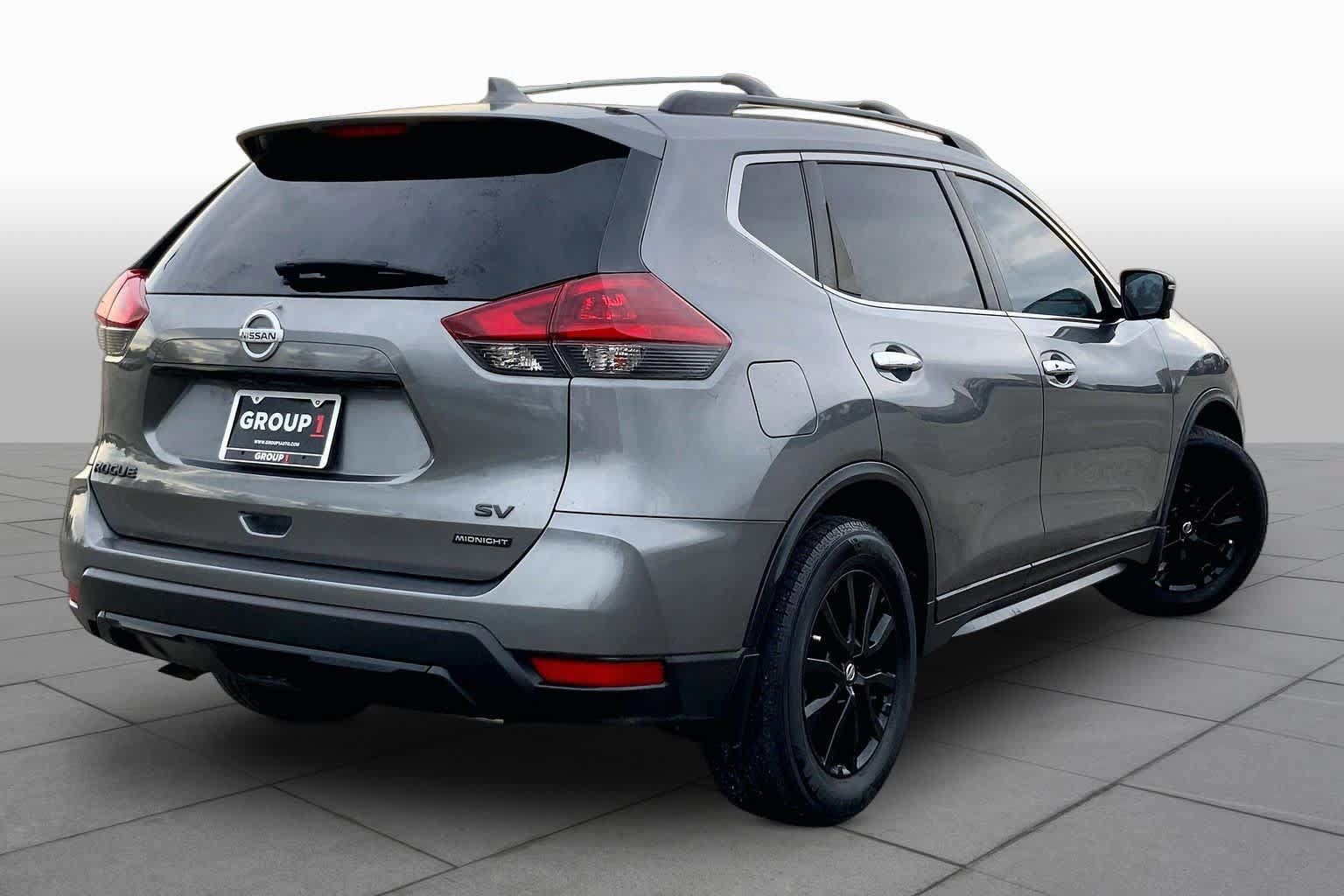 Used 2018 Nissan Rogue SV w/ Premium Package FWD image 13