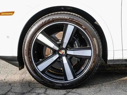 Used 2024 Porsche Cayenne image 9