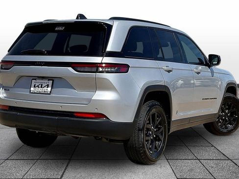 Used 2024 Jeep Grand Cherokee Altitude AWD/4WD image 13