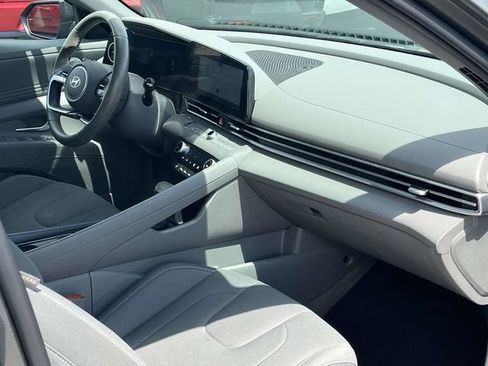 Used 2024 Hyundai Elantra SEL w/ Convenience Package FWD image 24