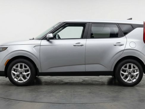 Used 2025 Kia Soul LX w/ LX Technology Package FWD image 5