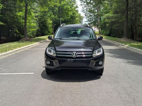 Used 2017 Volkswagen Tiguan Sport FWD image 3