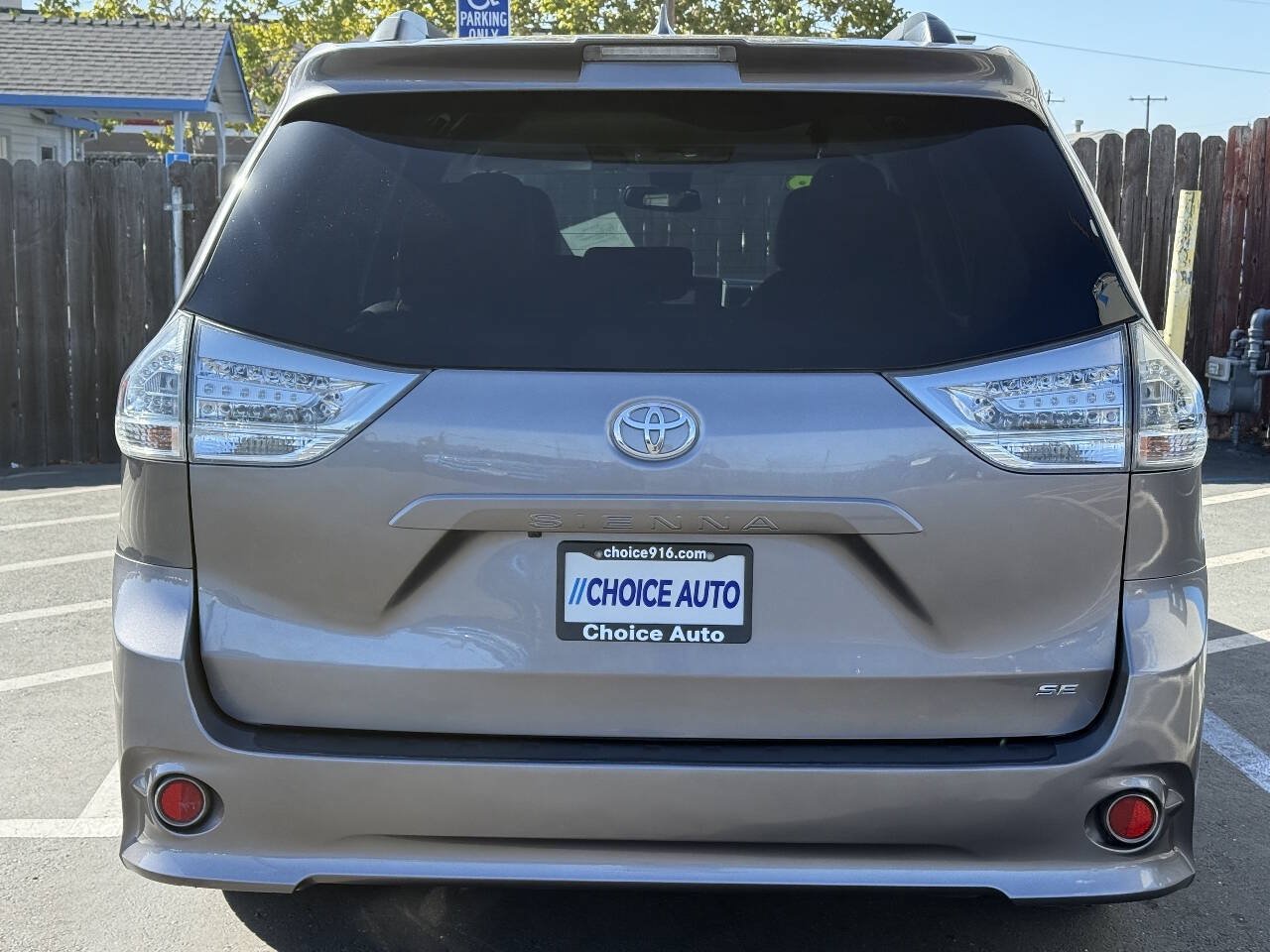 Used 2018 Toyota Sienna SE FWD image 5