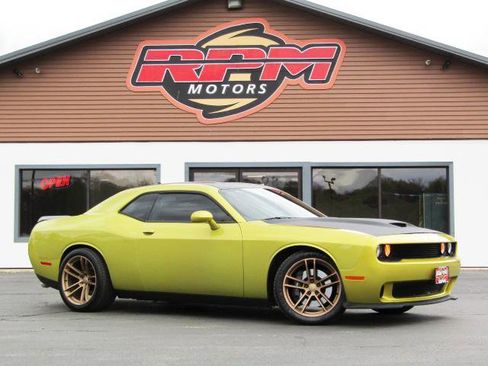 Used 2021 Dodge Challenger R/T Scat Pack w/ T/A Package RWD image 2