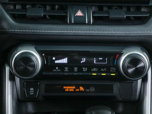 Used 2022 Toyota RAV4 LE FWD image 20