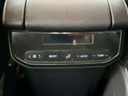 Used 2020 Toyota Highlander Limited image 28