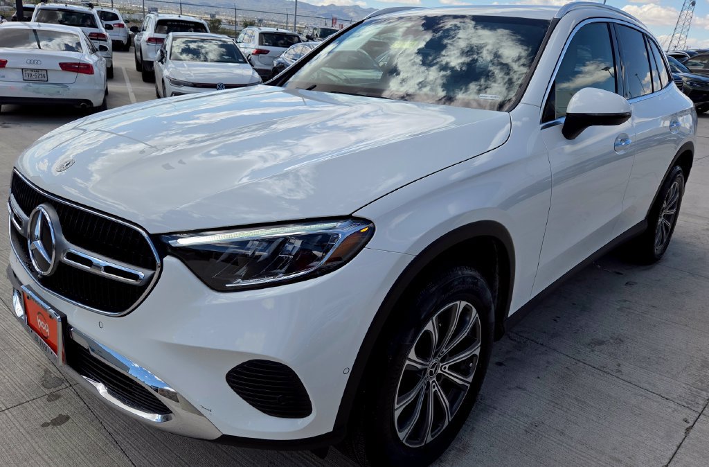Used 2025 Mercedes-Benz GLC 300 image 3