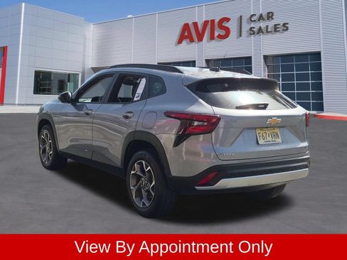 Used 2025 Chevrolet Trax LT w/ LT Convenience Package FWD image 9