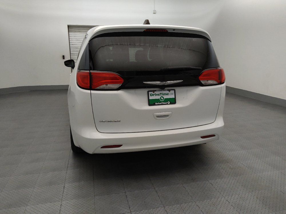 Used 2023 Chrysler Voyager LX FWD image 6
