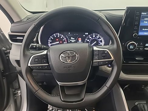 Used 2022 Toyota Highlander XLE image 33