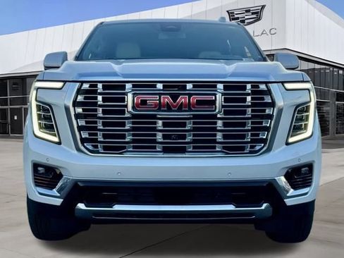 Used 2025 GMC Yukon XL Denali w/ Sun & Power Step Package image 4