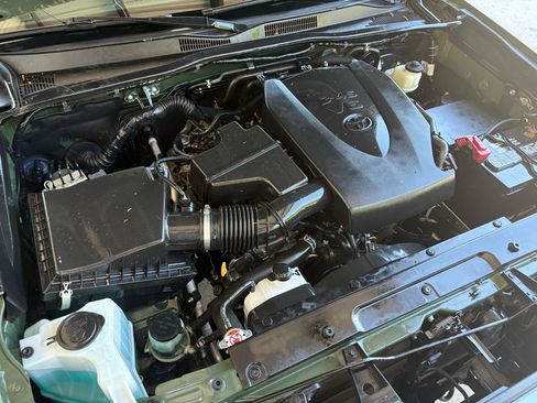 Used 2021 Toyota Tacoma SR5 w/ Trail Edition RWD image 41
