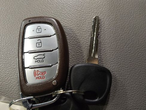 Used 2018 Hyundai Elantra Value Edition FWD image 32