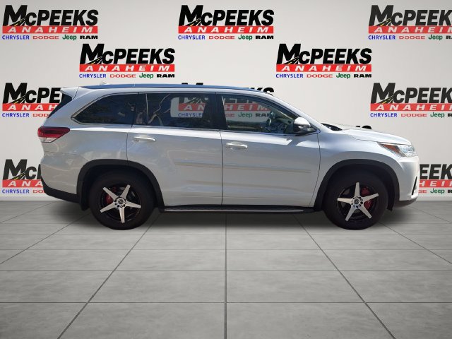 Used 2017 Toyota Highlander XLE AWD/4WD image 6