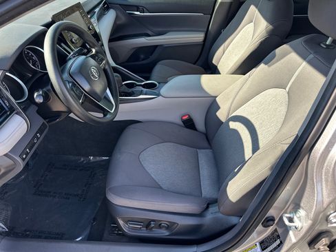 Used 2022 Toyota Camry LE image 9