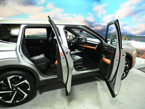 Used 2022 Mitsubishi Outlander SEL image 45