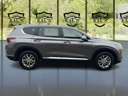Used 2019 Hyundai Santa Fe SE image 4